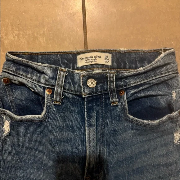 Abercrombie & Fitch Curve Love Ultra High-Rise 90’s Straight-Leg Jeans 23/000S - Picture 3 of 4